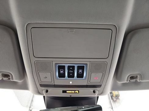 Used 2018 Land Rover Discovery SE AWD/4WD image 26