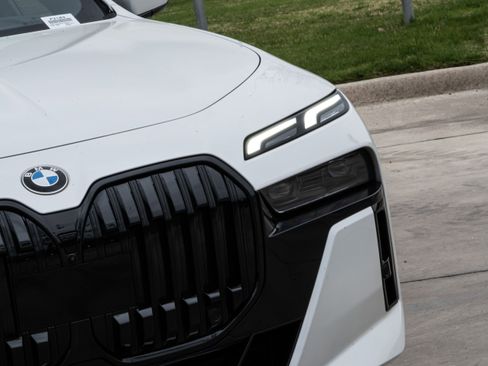 Certified 2023 BMW 740i w/ Parking Assistance Package image 9