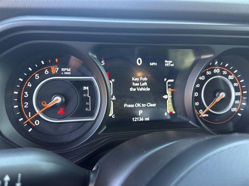 Used 2025 Jeep Gladiator Sport AWD/4WD image 8