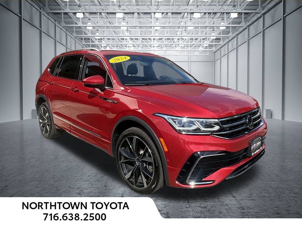 Used 2024 Volkswagen Tiguan SEL R-Line AWD/4WD image 3