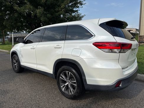 Used 2019 Toyota Highlander LE FWD image 7