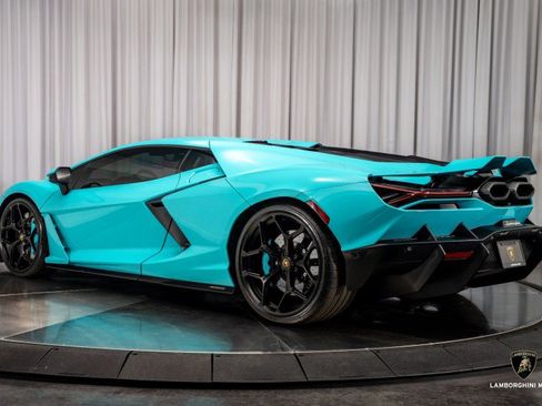 Used 2025 Lamborghini Revuelto image 19