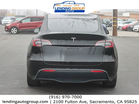 Used 2021 Tesla Model Y Long Range image 3