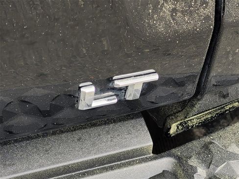 Used 2024 Chevrolet Colorado LT w/ LT Convenience Package III image 8