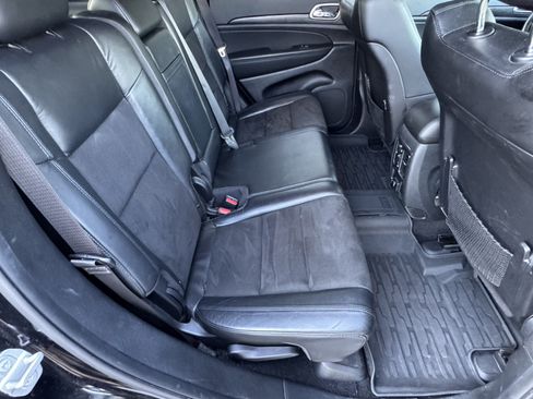 Used 2021 Jeep Grand Cherokee Laredo X AWD/4WD image 17