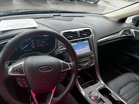 Used 2017 Ford Fusion SE w/ Fusion SE Technology Package AWD/4WD image 8