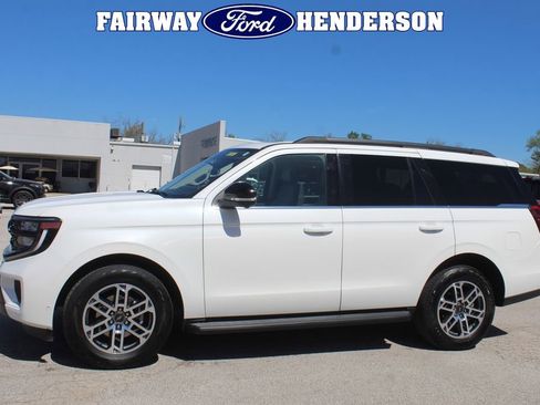 Used 2025 Ford Expedition Active image 3