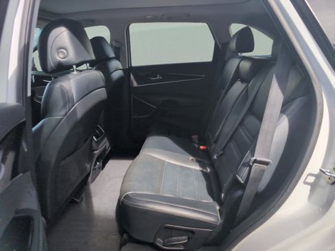 Used 2017 Kia Sorento SX image 23