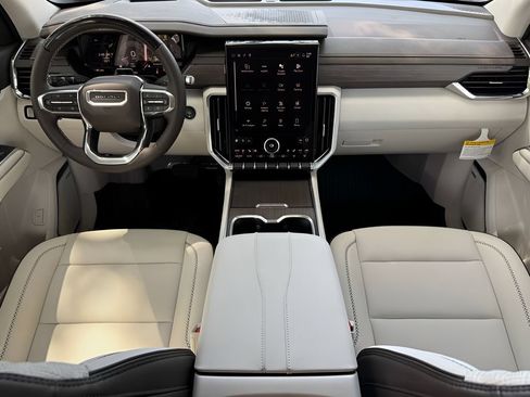 New 2026 GMC Acadia Denali FWD image 18