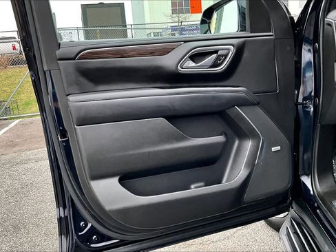 Used 2021 Chevrolet Tahoe LT w/ LT Signature Package image 22