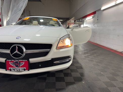 Used 2013 Mercedes-Benz SLK 350 w/ Multimedia Pkg image 23