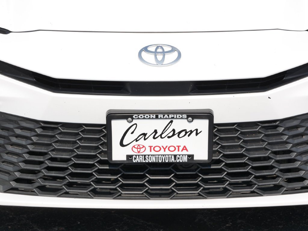 Used 2025 Toyota Camry SE FWD image 9