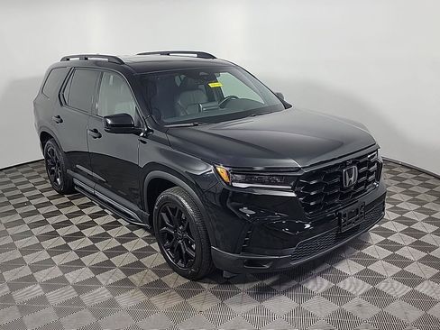 Certified 2025 Honda Pilot Black Edition image 2