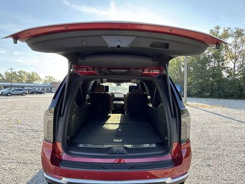 New 2025 Chevrolet Suburban High Country AWD/4WD image 32