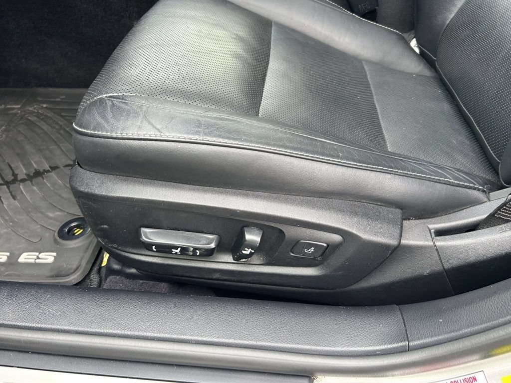 Used 2015 Lexus ES 350 w/ Luxury Package FWD image 17