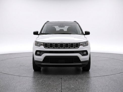 Used 2025 Jeep Compass Limited AWD/4WD image 2