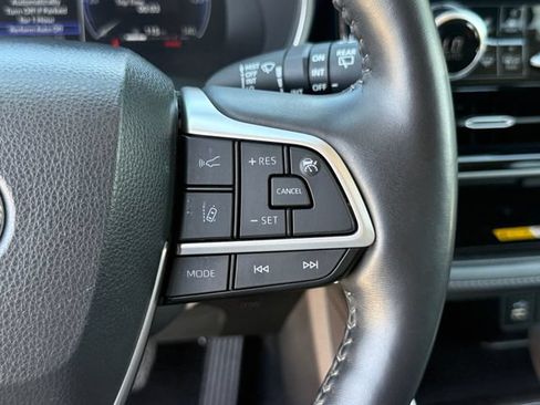 Used 2024 Toyota Highlander Limited AWD/4WD image 15