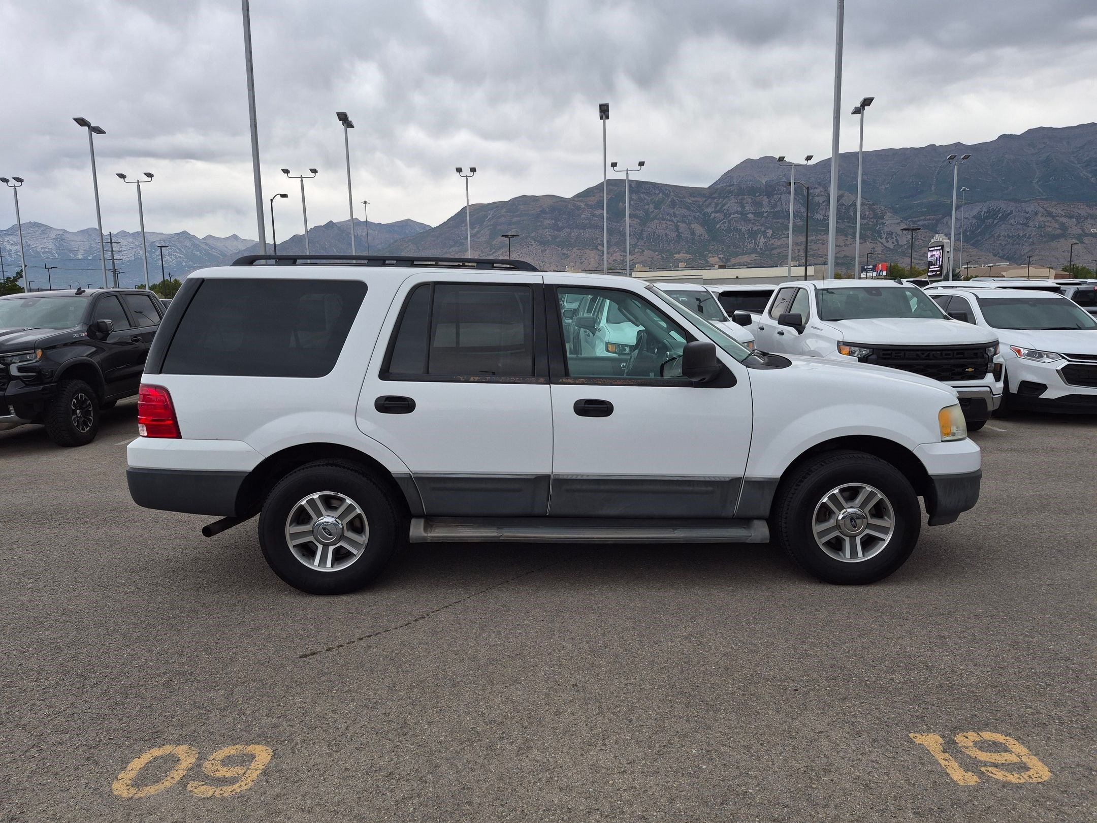 Used 2006 Ford Expedition XLS AWD/4WD image 2