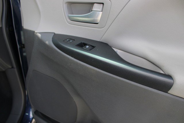 Used 2018 Toyota Sienna LE FWD image 19