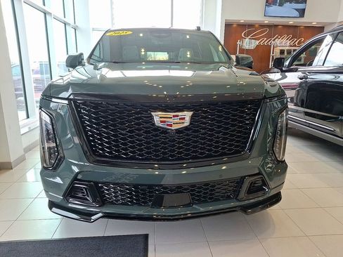 Used 2025 Cadillac Escalade V image 2