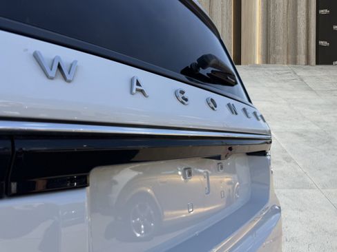 Used 2024 Jeep Wagoneer Series II w/ Flexible Seating Group image 26