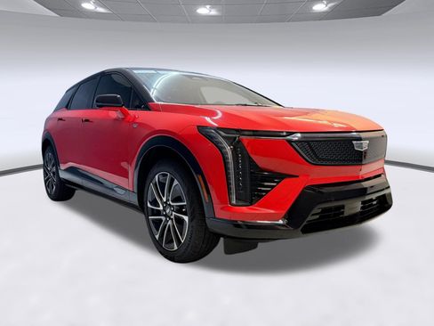 Certified 2025 Cadillac Optiq Sport 1 w/ LPO, Floor Liner Package AWD/4WD image 21