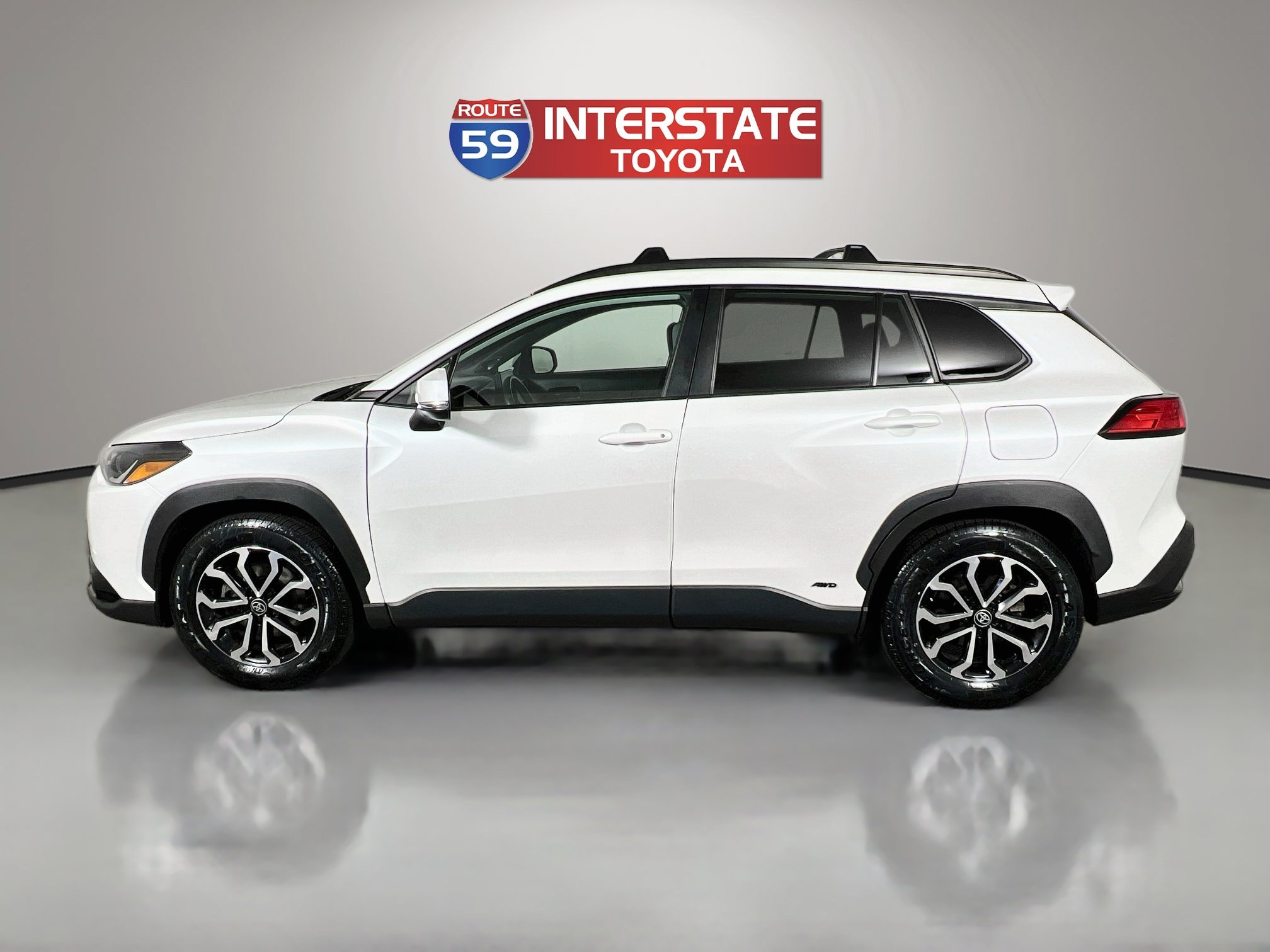 Used 2023 Toyota Corolla Cross AWD Hybrid w/ Moonroof Package image 4