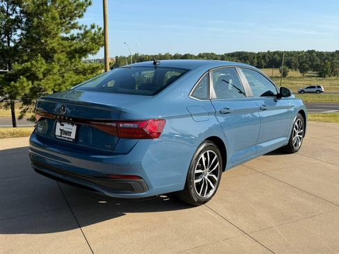 Used 2026 Volkswagen Jetta SE FWD image 6