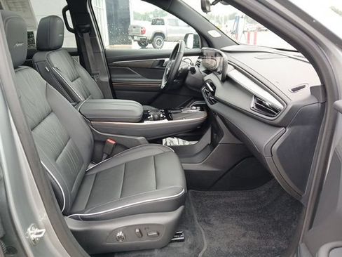 Certified 2026 Buick Enclave Avenir w/ Super Cruise Package AWD/4WD image 34