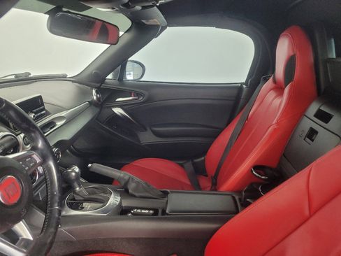 Used 2017 FIAT 124 Spider Classica RWD image 17