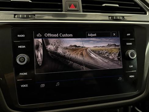 Used 2020 Volkswagen Tiguan SE w/ Panoramic Sunroof Package AWD/4WD image 24