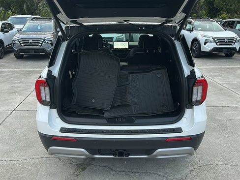 Used 2025 Ford Explorer Platinum image 32