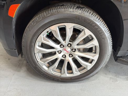 Used 2022 GMC Yukon Denali AWD/4WD image 9
