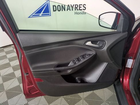 Used 2015 Ford Focus SE w/ SE Cold Weather Package FWD image 12