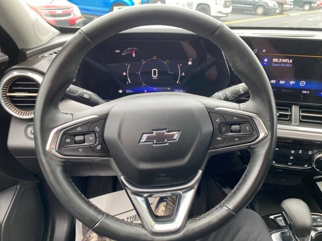 Used 2025 Chevrolet Trax ACTIV w/ Sunroof Package FWD image 6