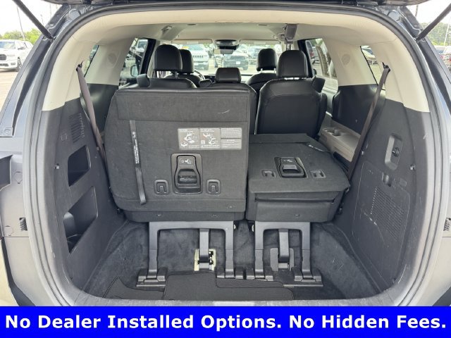 Used 2025 Kia Carnival FWD image 25