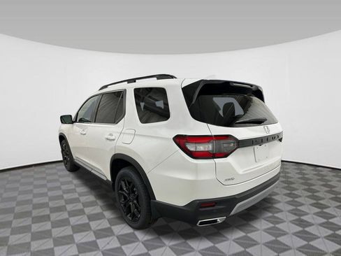 New 2025 Honda Pilot Touring image 3
