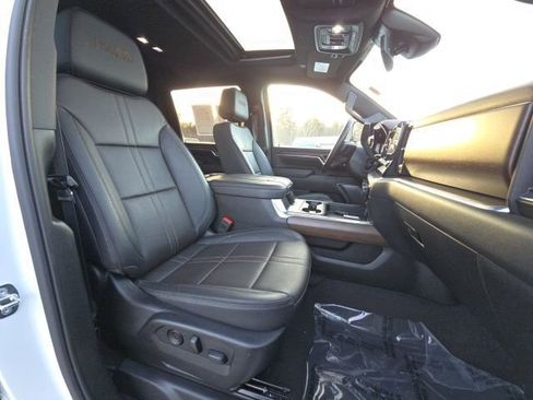 Used 2024 Chevrolet Silverado 3500 High Country image 27