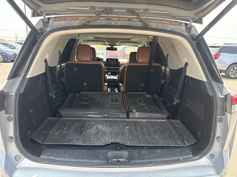 Used 2022 Nissan Pathfinder Platinum w/ Cargo Package FWD image 9