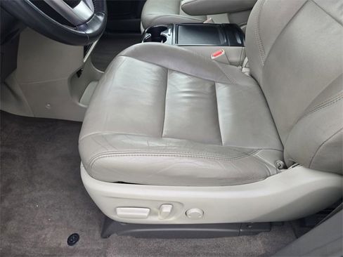 Used 2017 Toyota Sienna XLE image 22