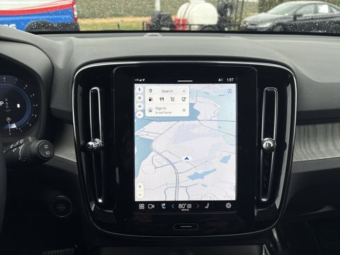 Used 2025 Volvo XC40 B5 Core image 29