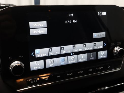 Used 2023 Mitsubishi Outlander SE image 2