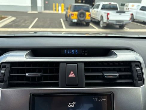 Used 2018 Toyota 4Runner SR5 Premium AWD/4WD image 19