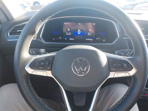 Used 2022 Volkswagen Tiguan SE image 30