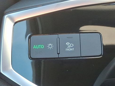 Used 2024 Audi Q3 2.0T Premium Plus w/ Premium Plus Package image 24