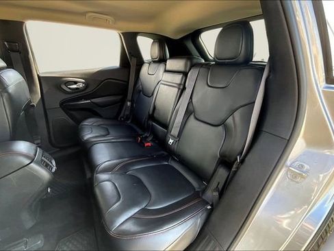 Used 2015 Jeep Cherokee Trailhawk w/ Leather Interior Group AWD/4WD image 22