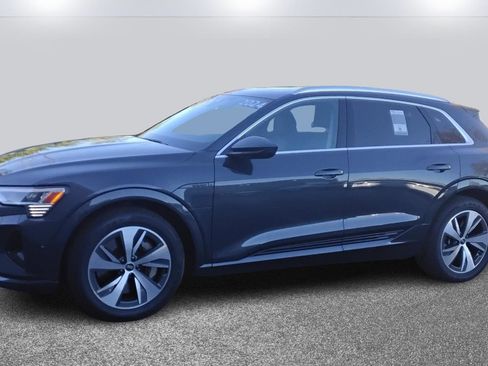 Certified 2024 Audi Q8 e-tron Premium Plus image 3