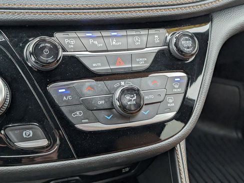 Used 2022 Chrysler Pacifica Pinnacle image 30