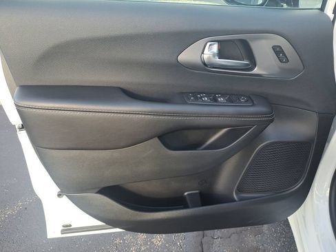 New 2026 Chrysler Pacifica Select FWD image 22