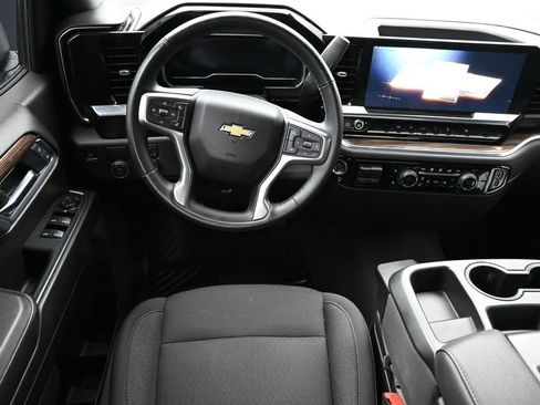 Used 2025 Chevrolet Silverado 1500 LT RWD image 3